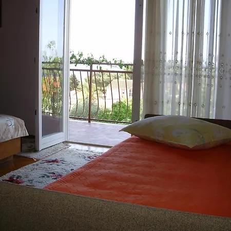 Apartment Arthur Podstrana