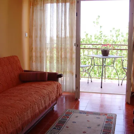 Apartment Arthur Podstrana