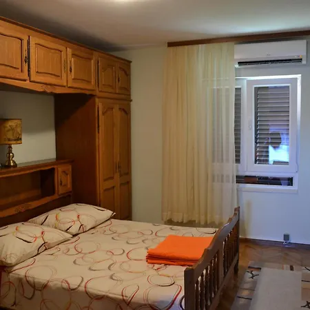 Apartment Arthur Podstrana